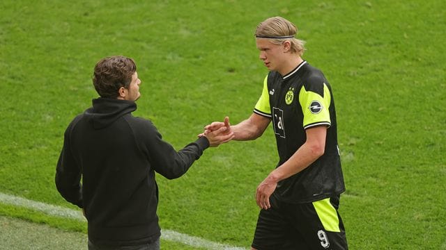 Dortmunds Trainer Edin Terzic und Stürmer Erling Haaland stehen noch beim BVB unter Vertrag. Dortmunds Trainer Edin Terzic und Stürmer Erling Haaland stehen noch beim BVB unter Vertrag.