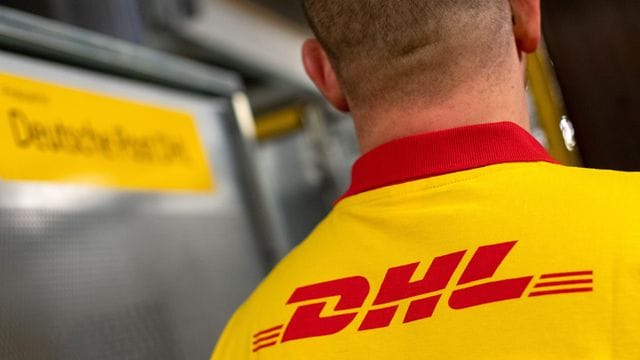 Wenn der Postmann gar nicht klingelt: Die Bewohner einer Sackgasse in Duisburg-Rheinhausen müssen ihre Sendungen seit Wochen in einer nahegelegenen Filiale abholen.