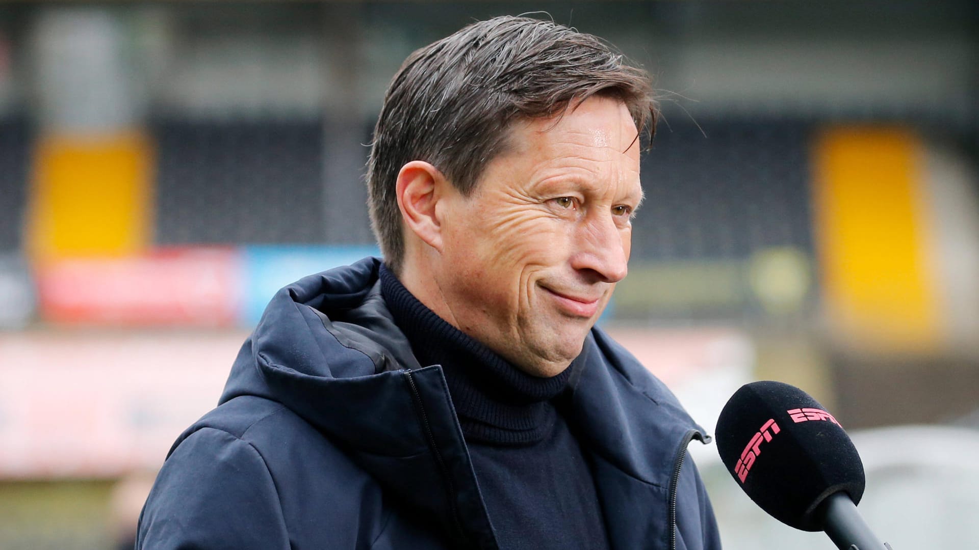 Roger Schmidt: Der Trainer bleibt Eindhoven treu. Roger Schmidt: Der Trainer bleibt Eindhoven treu.