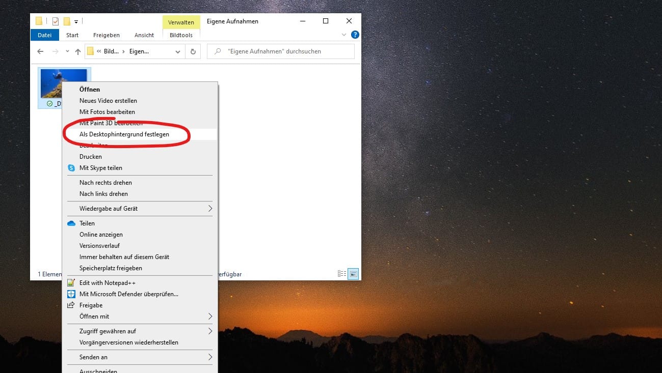 Um ein eigenes Foto als neuen Desktophintergrund festzulegen, muss man nur mit rechts darauf klicken.