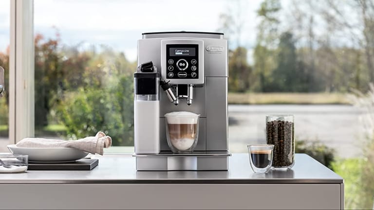 Für Genießer: Der Kaffeevollautomat von De'Longhi ist heute um 140 Euro reduziert.