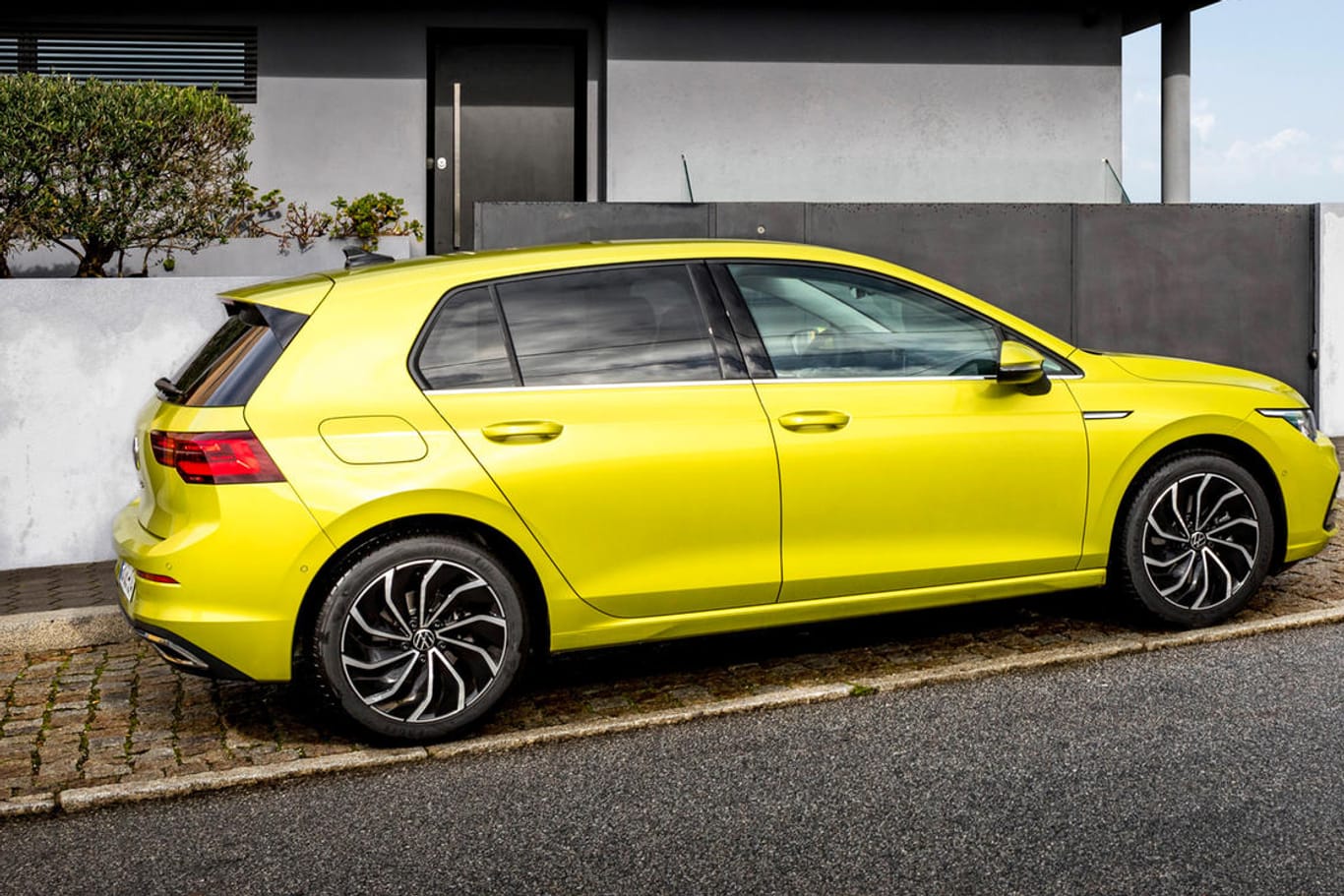 Tankdeckel des VW Golf: An deutschen Autos ist er nahezu immer rechts.