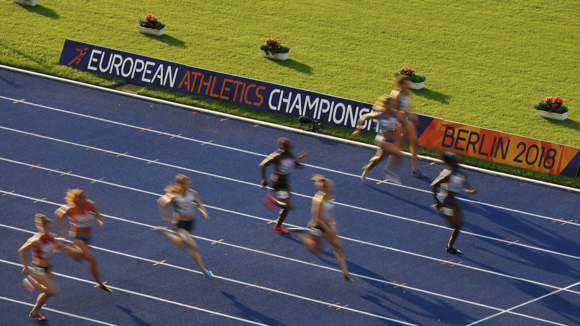 Sportlerinnen und Sportler beim Sprint (Archivbild): Eines der größten Multisportereignisse der Welt kommt an Rhein und Ruhr. Sportlerinnen und Sportler beim Sprint (Archivbild): Eines der größten Multisportereignisse der Welt kommt an Rhein und Ruhr.