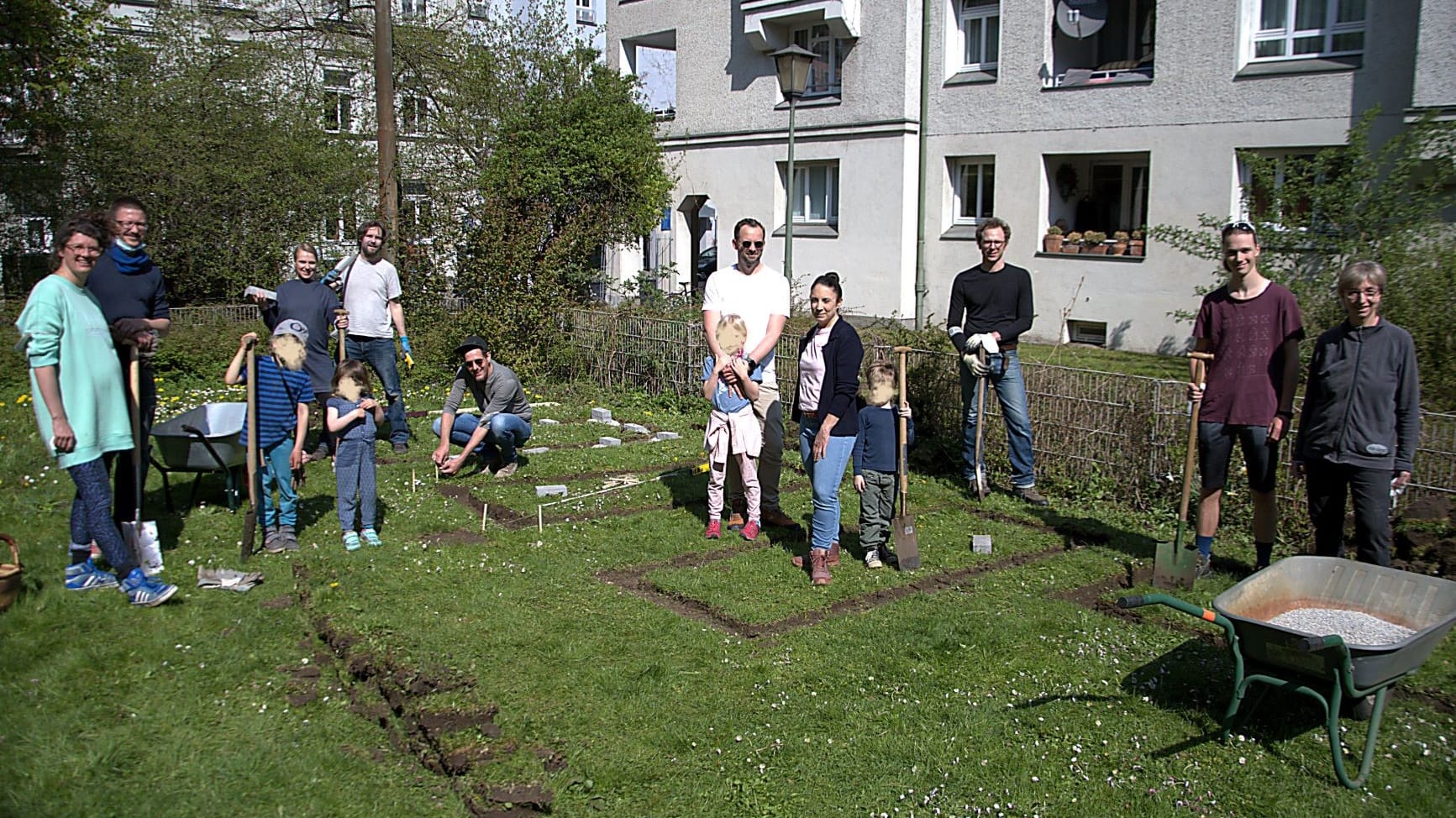 Die Nachbarschaftsgärtner in ihrer Haidhauser Oase: Schnell hatten sich viele Interessierte gemeldet.