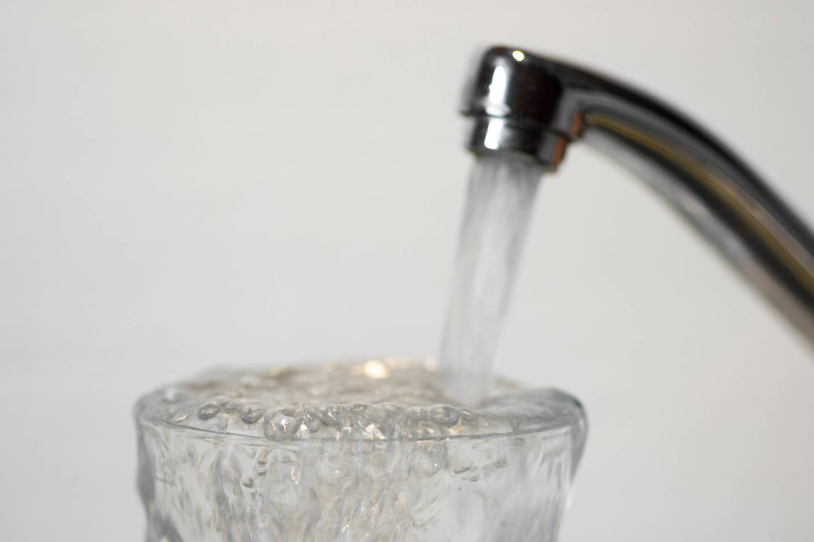 Deutsches Leitungswasser: In Deutschland könnte das Trinkwasser knapp werden.