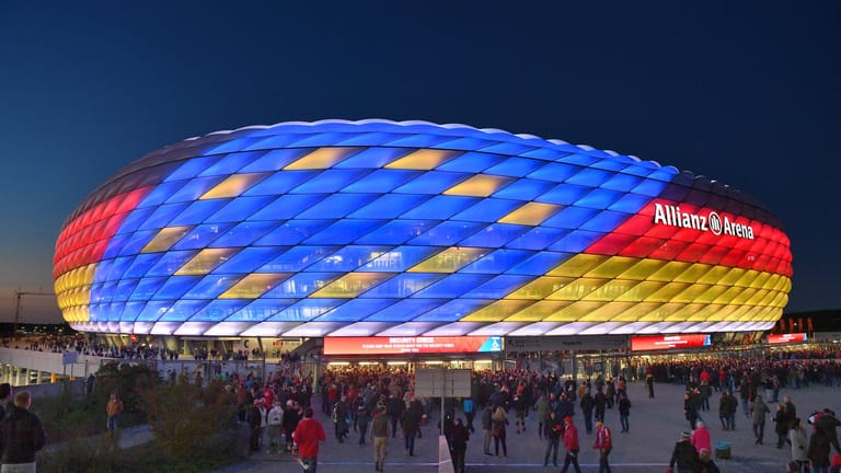 Die Allianz Arena in München ist die Spielstätte des FC Bayern München. Drei der sechs Gruppenspiele finden hier statt, die anderen drei in Budapest.