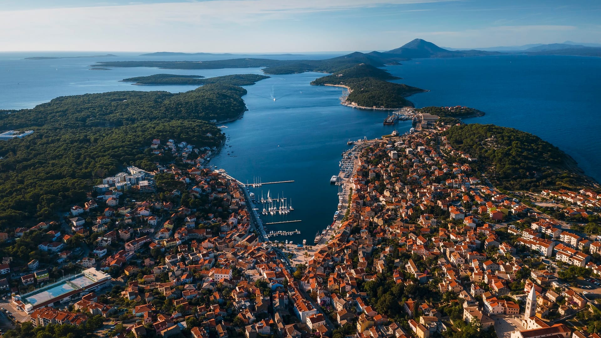 Mildes Klima, große Artenvielfalt, eine angenehme Atmosphäre und 250 Kultur- und Unterhaltungsveranstaltungen – das sind nur einige der Merkmale, aufgrund derer sich Lošinj auf dem Weltmarkt als Insel der Vitalität positioniert hat.