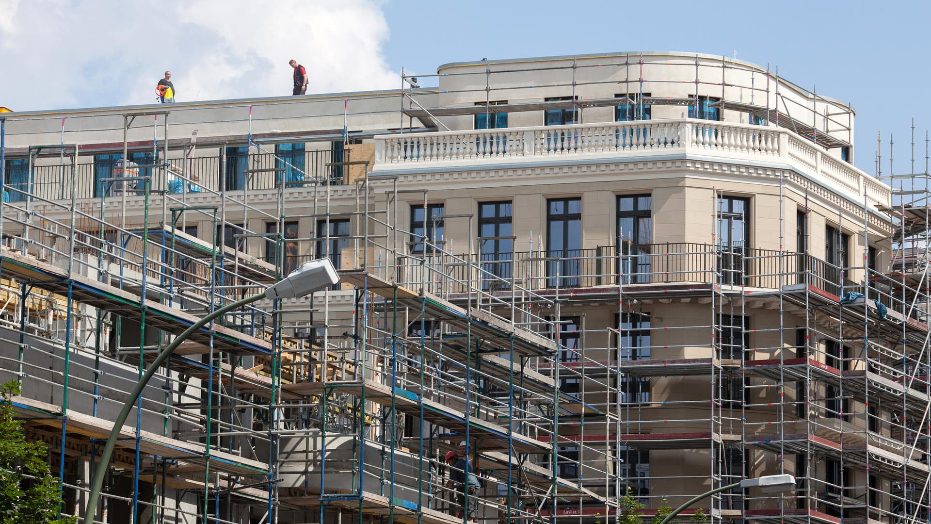 Neubau von Mietwohnungen (Archivbild): Eine Staffelmiete gibt Vermietern wie Mietern Planbarkeit.