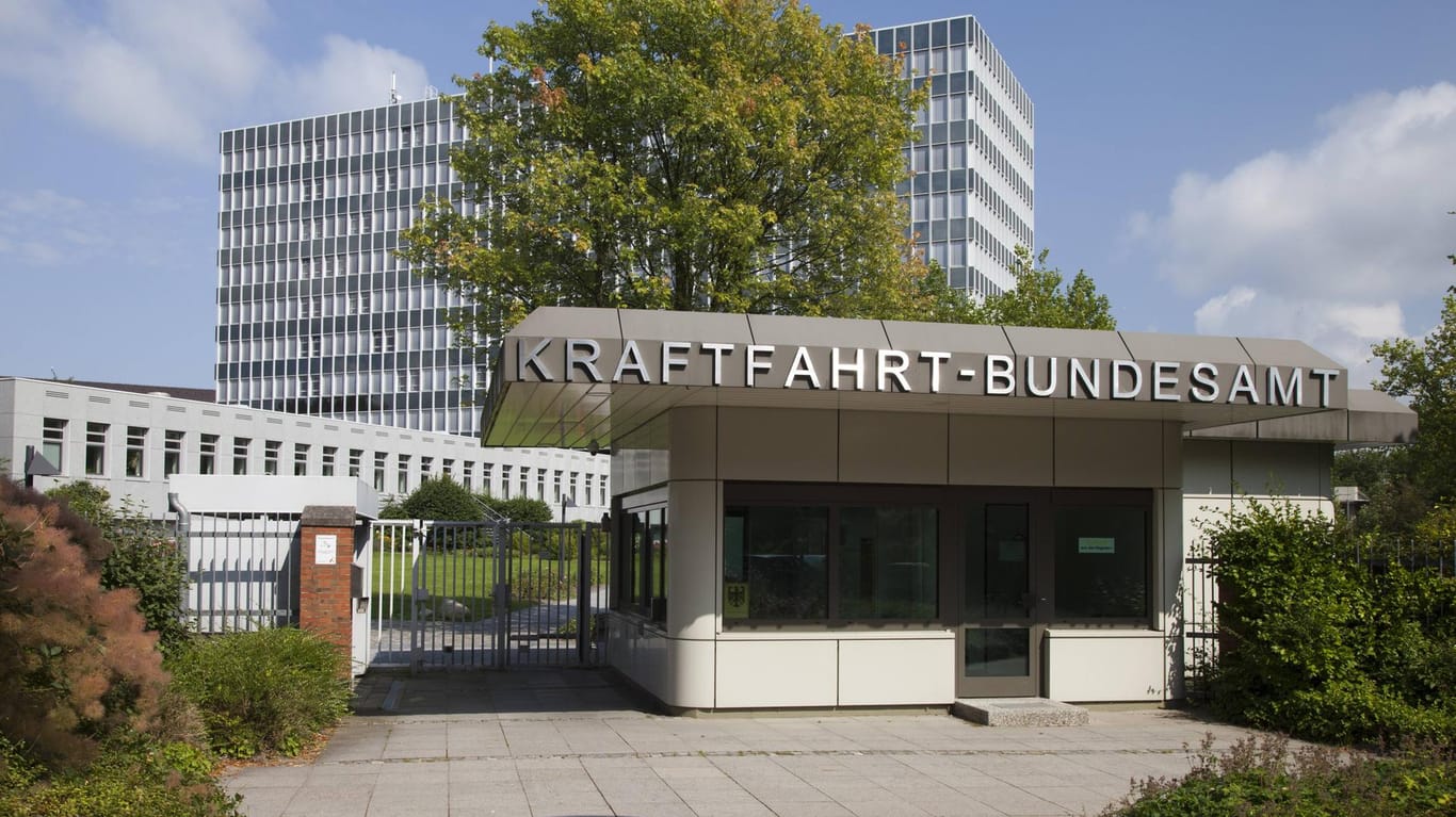 KBA: Es speichert Punkte in Flensburg und Informationen über Verkehrssünder im Fahreignungsregister.