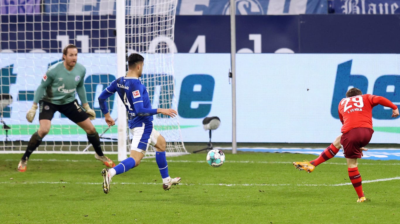 Jan Thielmann schießt im Januar den Siegtreffer gegen die Schalker (Archivbild): Den Geißböcken kommt der Gegner im letzten Spiel der Saison nicht ungelegen.