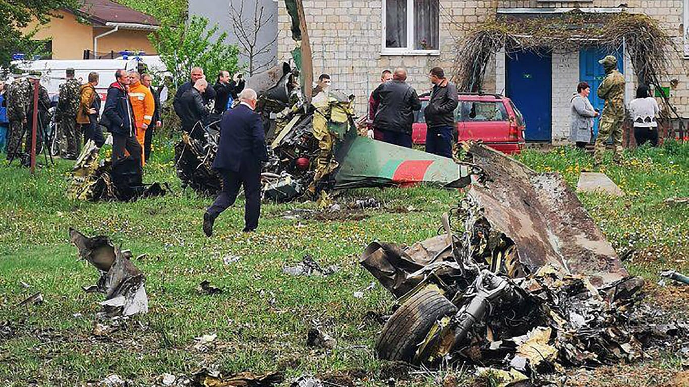 Ein Kampfjet ist in einem Wohngebiet in Belarus abgestürzt: Beide Piloten kamen ums Leben.