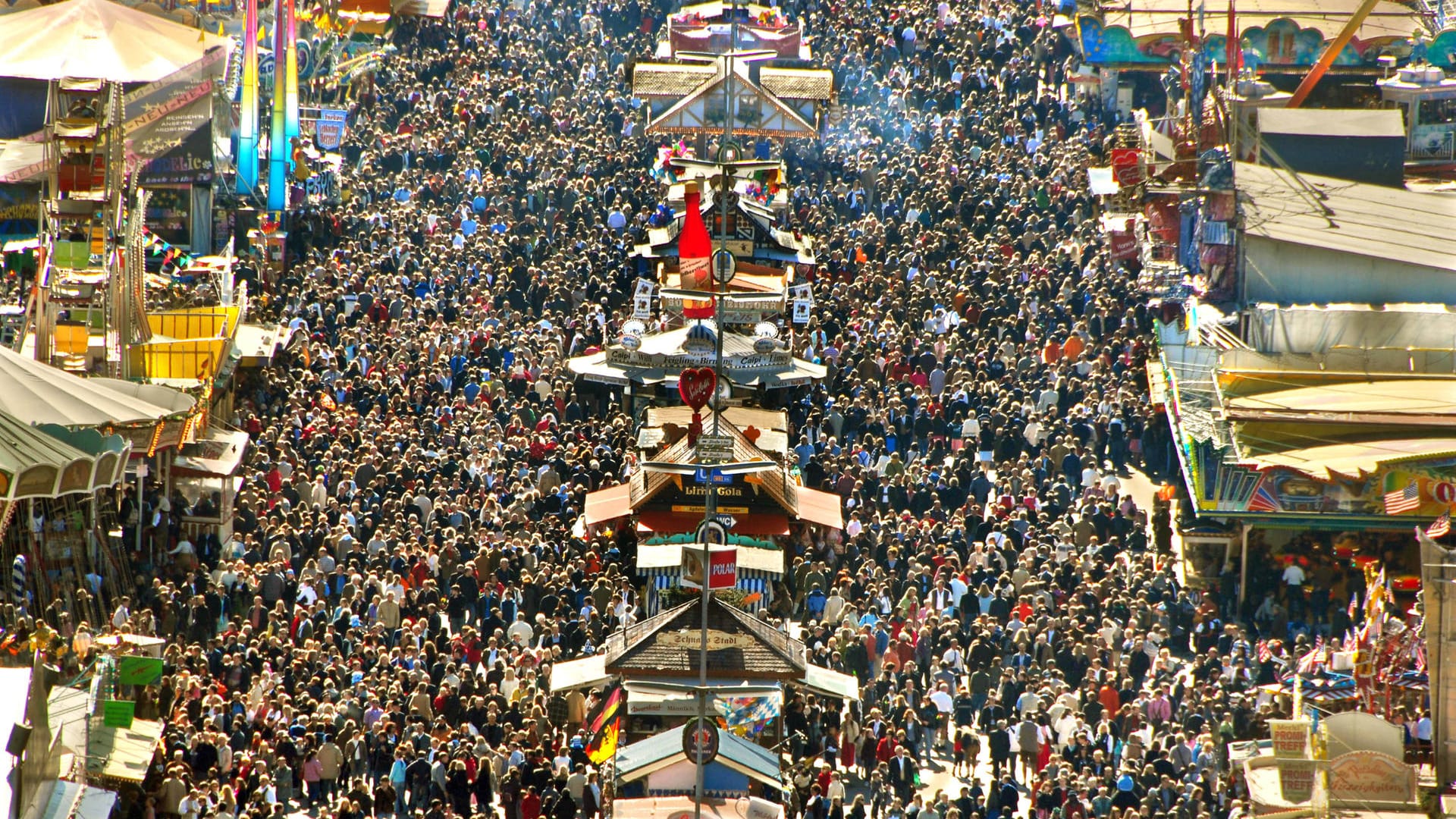 München vor der Corona Pandemie: So voll war es einmal in München. Nun wurde das Fest zum zweiten mal in Folge abgesagt. München vor der Corona Pandemie: So voll war es einmal in München. Nun wurde das Fest zum zweiten mal in Folge abgesagt.