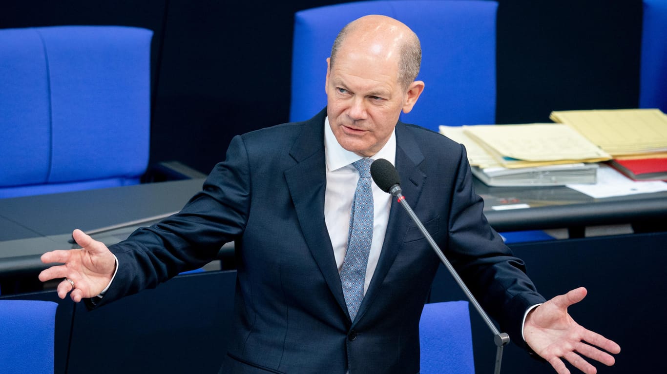 Regierungsbefragung im Bundestag: Olaf Scholz hält seine Tabaksteuer-Pläne für richtig.
