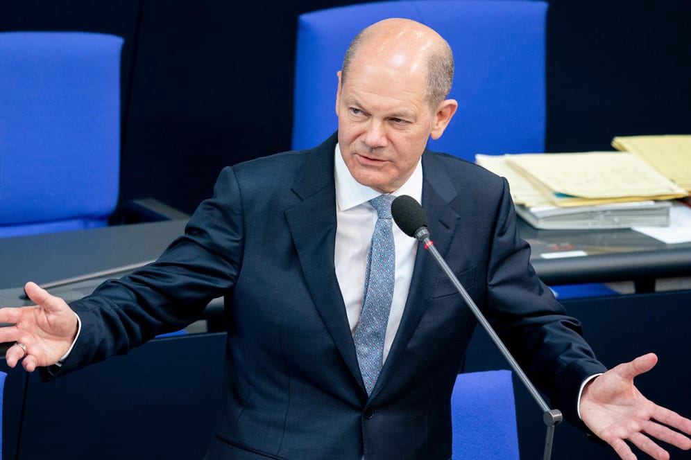 Regierungsbefragung im Bundestag: Olaf Scholz hält seine Tabaksteuer-Pläne für richtig.