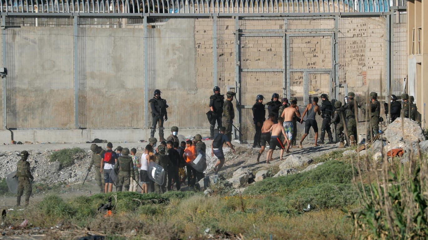 Migranten an der spanisch-marokkanischen Grenze: Die EU und Spanien kritisieren die marokkanische Regierung scharf.