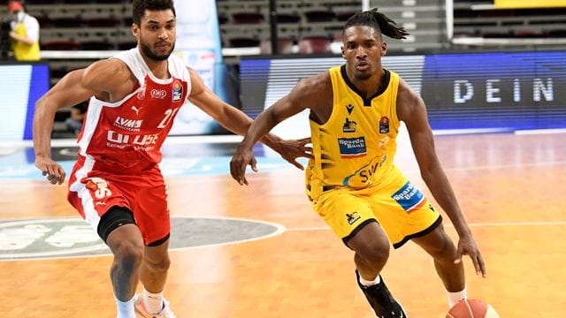Die Ludwigsburger um Jaleen Smith (r) setzten sich gegen Bamberg durch. Die Ludwigsburger um Jaleen Smith (r) setzten sich gegen Bamberg durch.