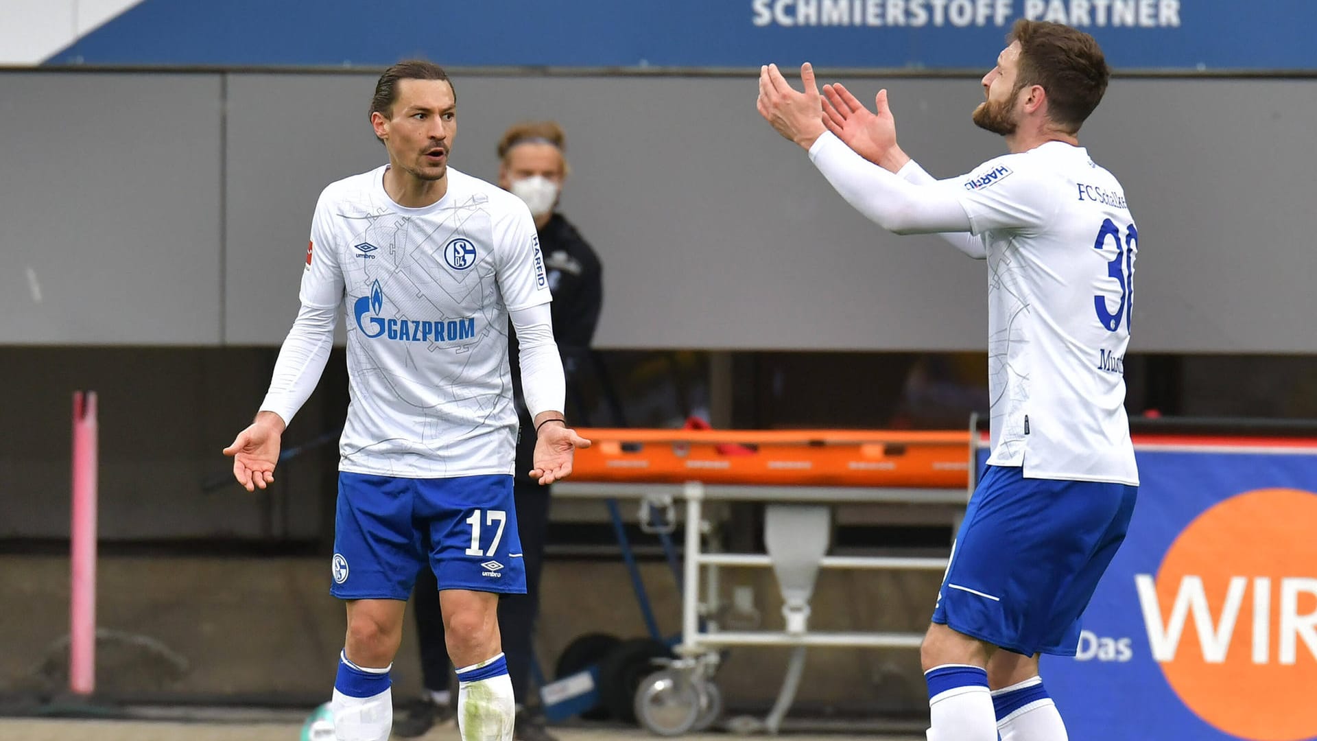 Benjamin Stambouli (li.) und Shkodran Mustafi: Beide haben auf Schalke keine Zukunft. Benjamin Stambouli (li.) und Shkodran Mustafi: Beide haben auf Schalke keine Zukunft.