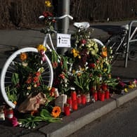 Ein Geisterrad in der Oderstraße (Archivbild): Es erinnert an das erste Verkehrsopfer des Jahres 2021 auf dem Rad.