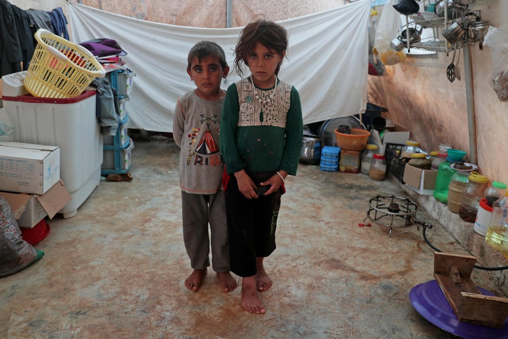 Kinder in einem syrischen Flüchtlingscamp nahe der türkischen Grenze: Durch andauernd bewaffnete Konflikte stieg die Zahl der Vertriebenen massiv an.