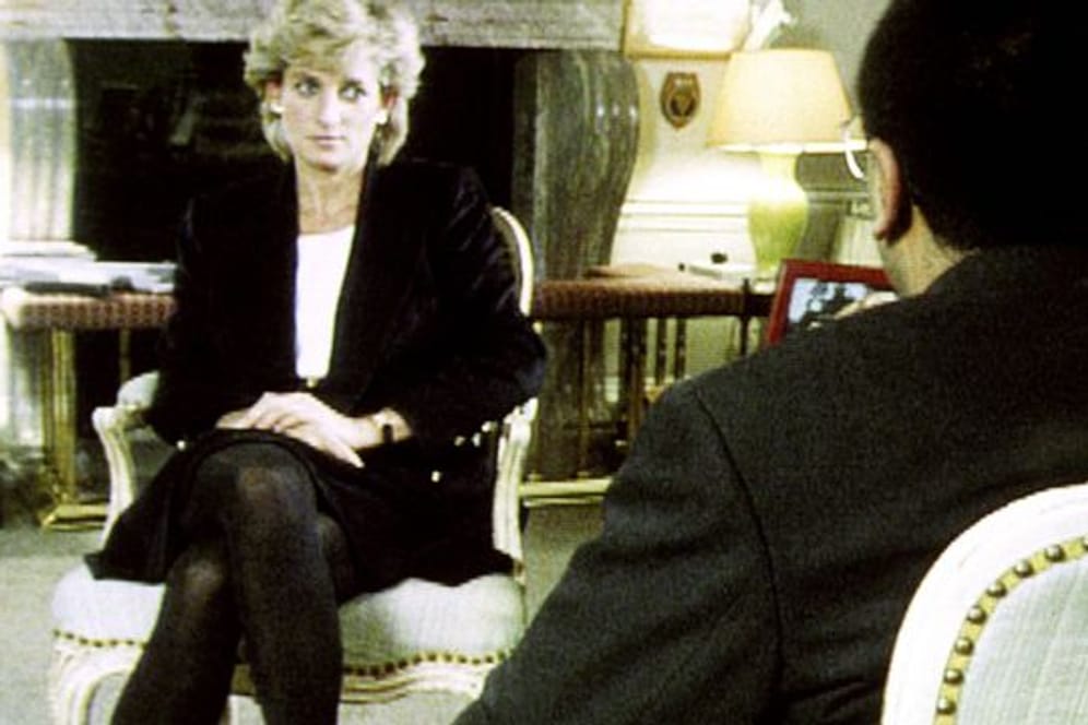 Prinzessin Diana im Gespräch mit dem BBC-Reporter Martin Bashir im Jahr 1995.