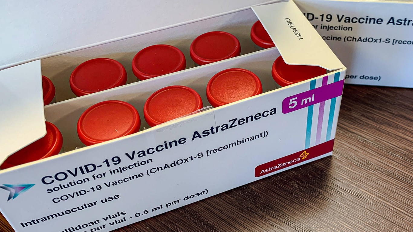 Eine Packung Astrazeneca-Impfstoff (Symbolbild): Der Corona-Impfstoff ist nach wie vor knapp.