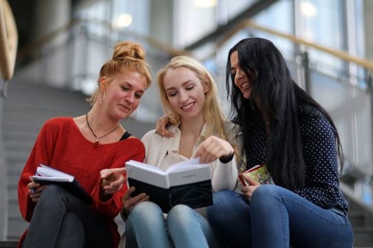 Bei der Studienwahl kommt es in erster Linie auf den Studiengang an, nicht auf die Hochschulart.