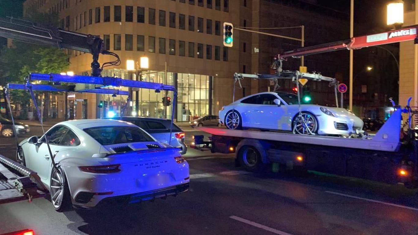 Aus dem Verkehr gezogen: Die zwei alkoholisierten Porschefahrer lieferten sich ein Rennen mit zwei Motorrädern – vor den Augen von Zivilbeamten.