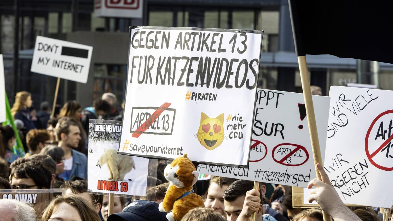 Demo gegen Upload-Filter in Berlin 2019: Der Bundestag hat die Urheberrechtsreform beschlossen.