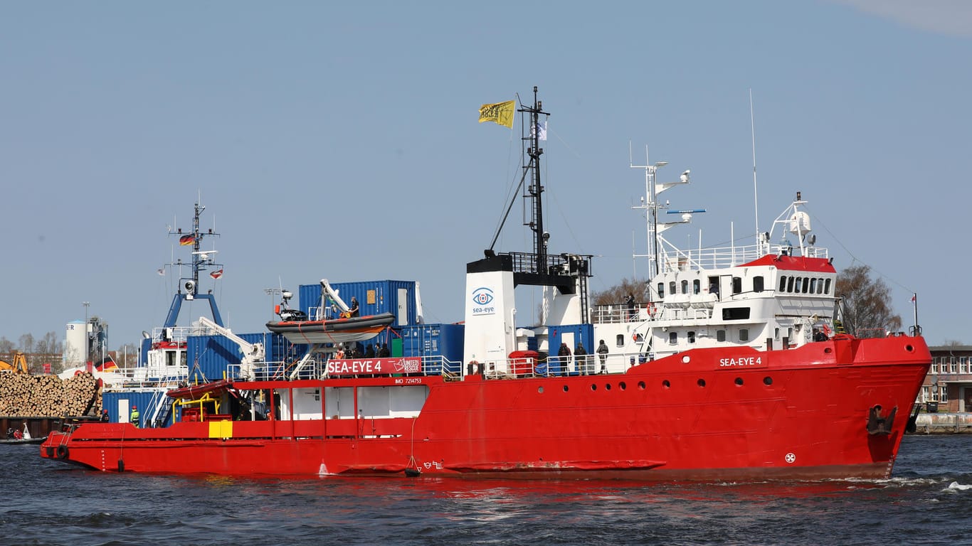 Seenotrettungsschiff "Sea-Eye 4": Von Pozzallo aus musste die Besatzung nach Sizilien fahren.