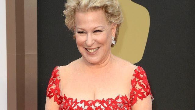 Schaupspielerin Bette Midler, hier 2014 in Hollywood, spielt in der Fortsetzung des Halloween-Kultklassikers "Hocus Pocus 2" mit.