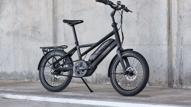 Elektrischer Rückenwind: Viele Hersteller bauen Kompakträder gleich als Pedelec, also als Elektrofahrrad, das beim Treten mit Motorkraft unterstützt.