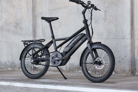 Elektrischer Rückenwind: Viele Hersteller bauen Kompakträder gleich als Pedelec, also als Elektrofahrrad, das beim Treten mit Motorkraft unterstützt.