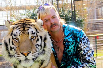 Der ehemalige Privatzoo-Besitzer Joe Exotic: Mittlerweile sitzt er in Haft, seine Rivalen aus der Netflix-Serie "Tiger King" betreiben noch immer Wildparks mit Raubkatzen (Archivfoto).