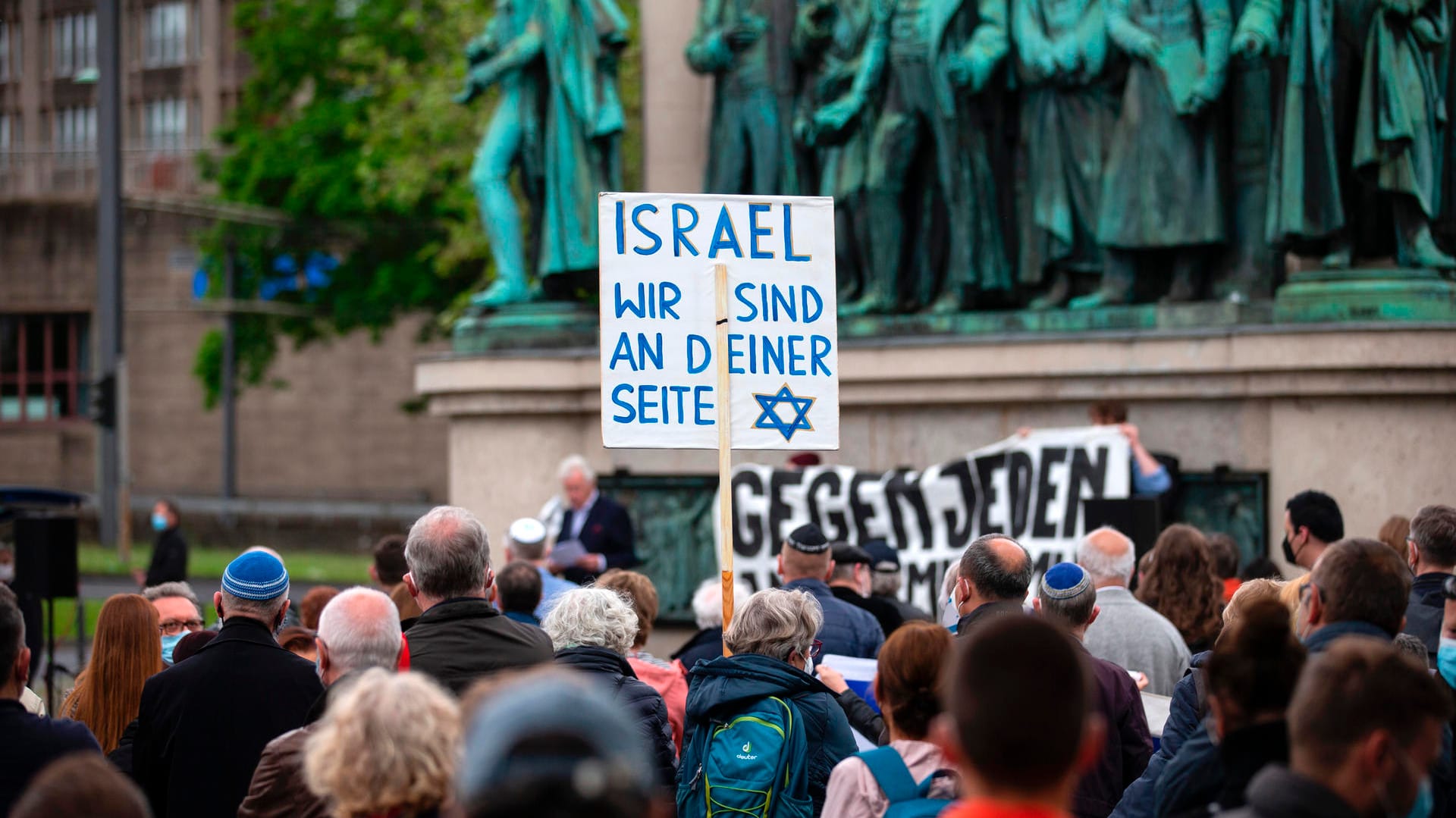 "Israel wir sind an deiner Seite": Auf dem Heumarkt fand eine Solidaritätskundgebung statt.