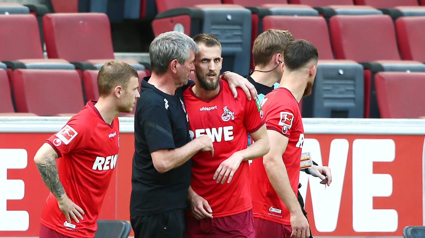 Trainer Friedhelm Funkel mit Dominick Drexler: Der FC Köln kämpft um den Klassenerhalt.