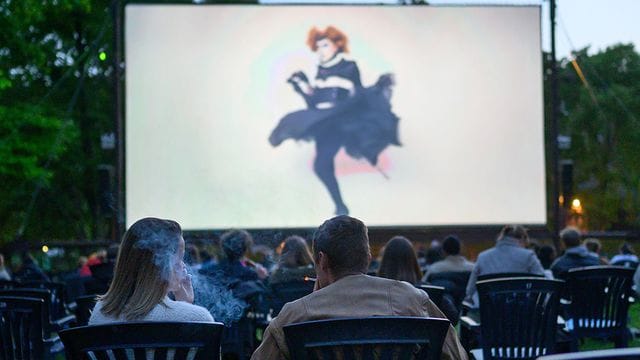 Endlich wieder Filme auf der großen Leinwand: das Freiluftkino Kreuzberg am 20. Endlich wieder Filme auf der großen Leinwand: das Freiluftkino Kreuzberg am 20.