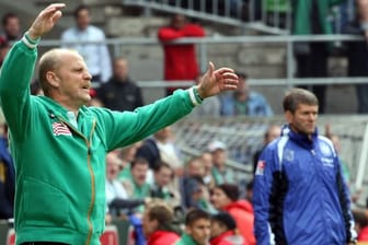 Sind sich schon sehr oft in der Bundesliga begegnet: Thomas Schaaf (l) und Friedhelm Funkel.