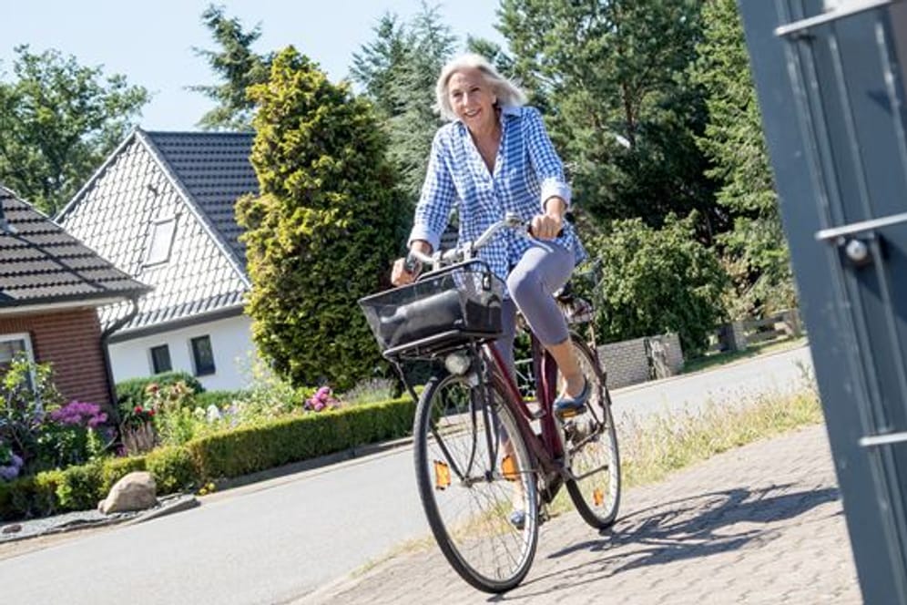 Hüftarthrose: Für Betroffene sind Radfahren und andere gelenkschonende Sportarten ideal.