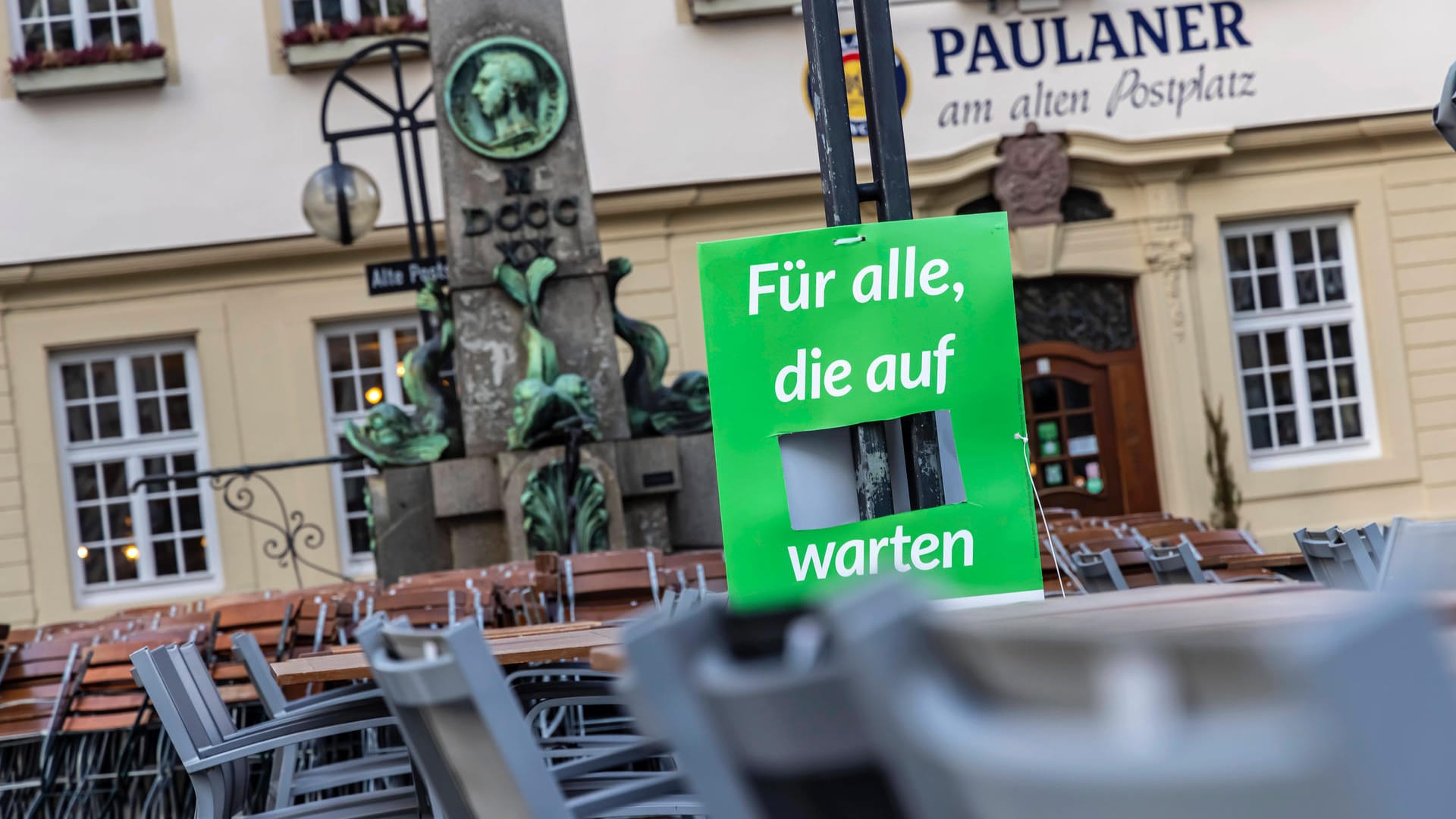 Biergarten in Stuttgart. Geschlossen wegen Corona-Pandemie. // Europa, DEU, Deutschland, Baden-Württemberg, Stuttgart. * Biergarten in Stuttgart. Geschlossen wegen Corona-Pandemie. // Europa, DEU, Deutschland, Baden-Württemberg, Stuttgart. *