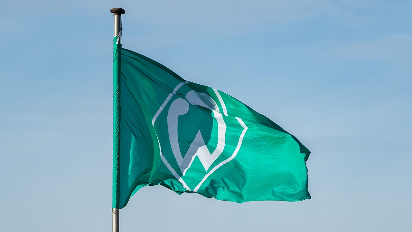 Eine Flagge von Werder Bremen (Symbolbild): Bürgermeister Bovenschulte hat die Bürger der Stadt dazu aufgerufen, Fahnen aufzuhängen und die Mannschaft zu zu unterstützen.