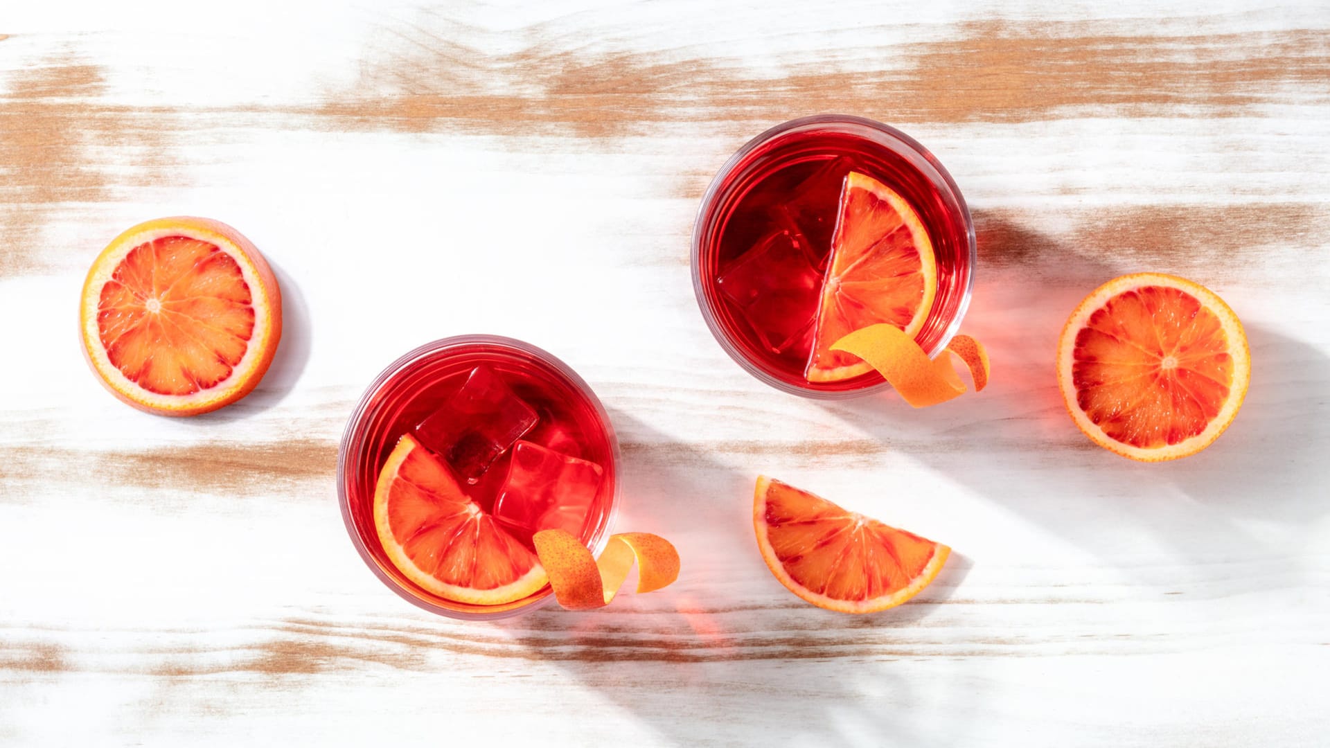 Campari Spritz: Der Spritz ist schnell gemacht und schmeckt erfrischend.