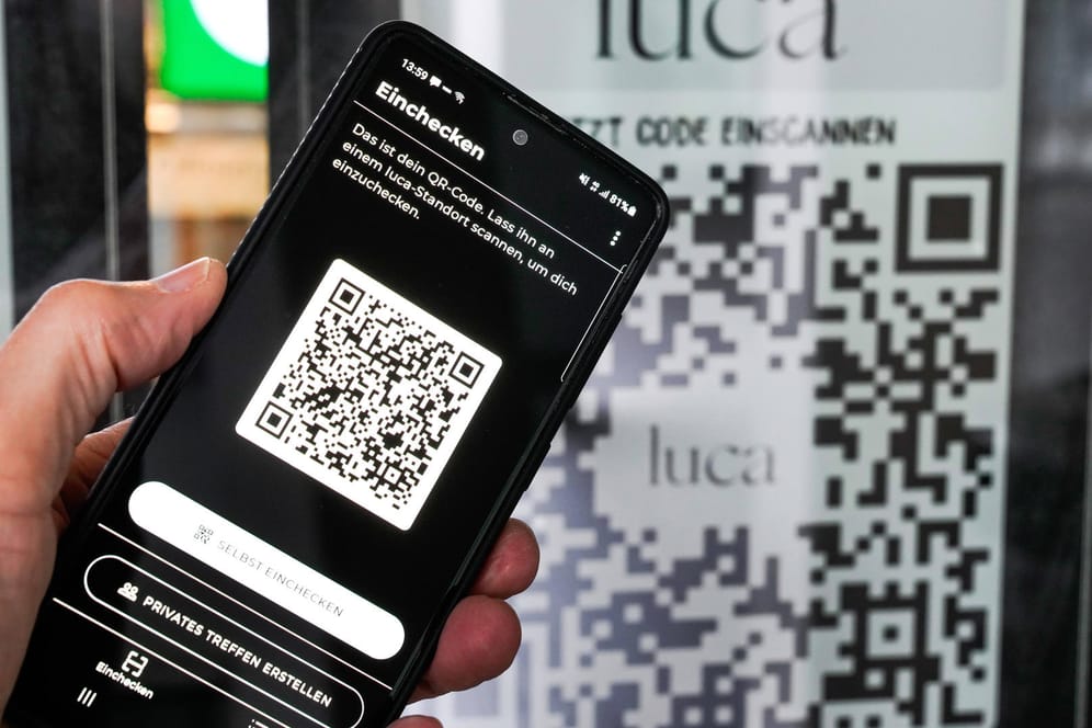 Die Luca-App auf einem Smartphone: Die App ist aber bei Wissenschaftlern und Datenschützern nicht unumstritten.