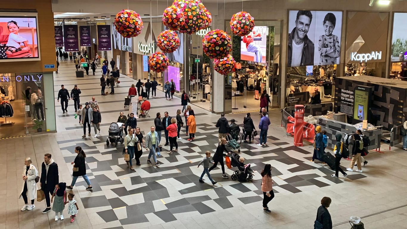 Der moderate Lockdown zeigt sich vor allem in den schwedischen Städten: Die Bevölkerung kann in großen Einkaufszentren shoppen gehen.