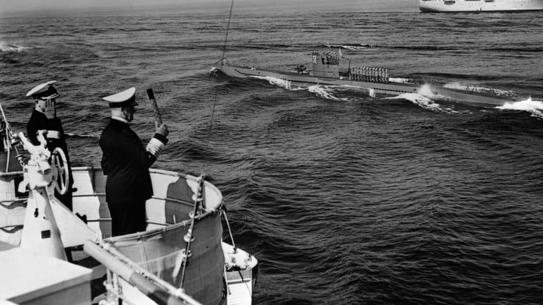 Marineoffiziere Erich Raeder und Karl Dönitz: Letzter trieb den Bau der deutschen U-Boot-Flotte seit den Dreißigerjahren voran.