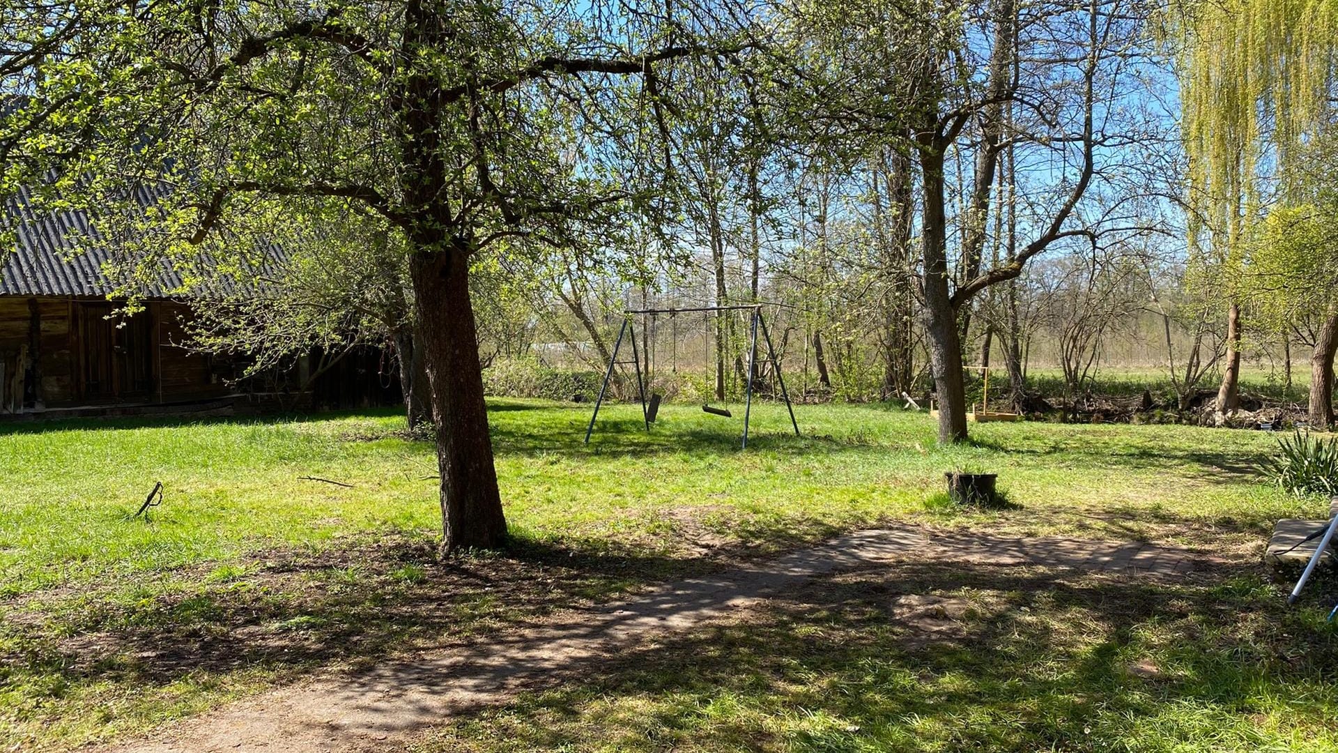 Setbesuch beim "Spreewaldkrimi": Kulisse auf dem Gelände eines alten Bauernhauses.