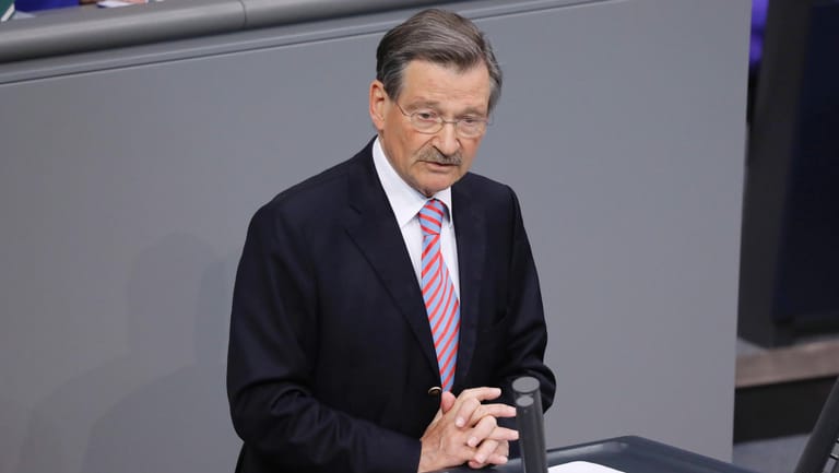 "Keiner der drei Kandidaten, weder Scholz noch Annalena Baerbock oder Armin Laschet, ist in der Frage der Rentenbesteuerung besonders fachkundig", sagt FDP-Politiker Hermann Otto Solms.