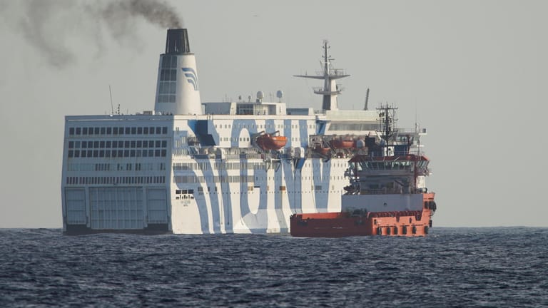 Das Fährschiff GNV Azzurra: Ankömmlinge auf Lampedusa werden auf dem Schiff wegen des Coronavirus unter Quarantäne gestellt.