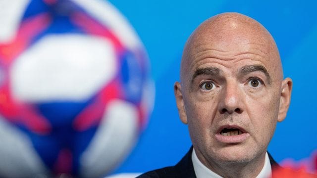 FIFA-Präsident Gianni Infantino spricht während einer Pressekonferenz. FIFA-Präsident Gianni Infantino spricht während einer Pressekonferenz.