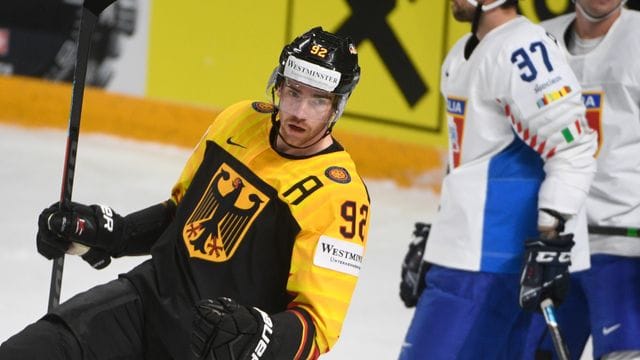 Deutschlands Marcel Noebels jubelt über ein Tor im Auftaktmatch gegen Italien. Deutschlands Marcel Noebels jubelt über ein Tor im Auftaktmatch gegen Italien.