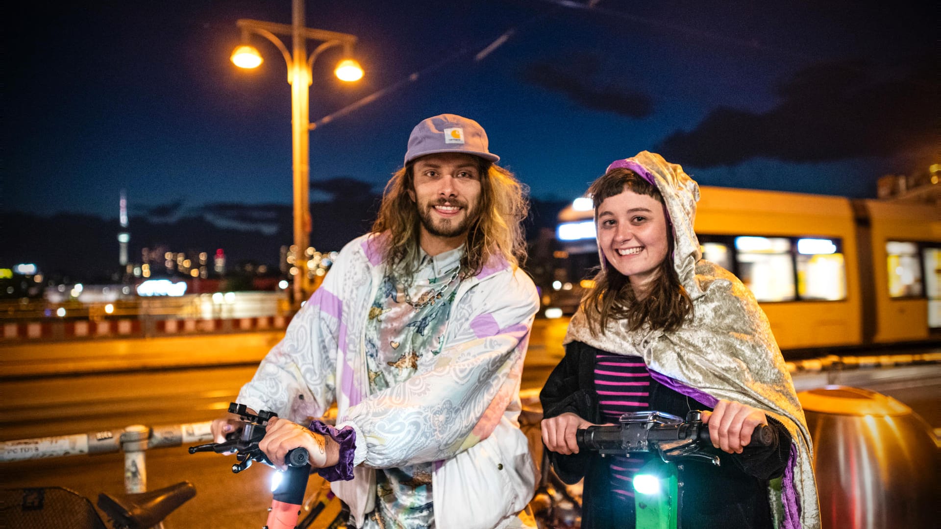 Harley aus Melbourne und Freundin Pauline: Sie schwärmen von der "guten Energie" in der Hauptstadt.